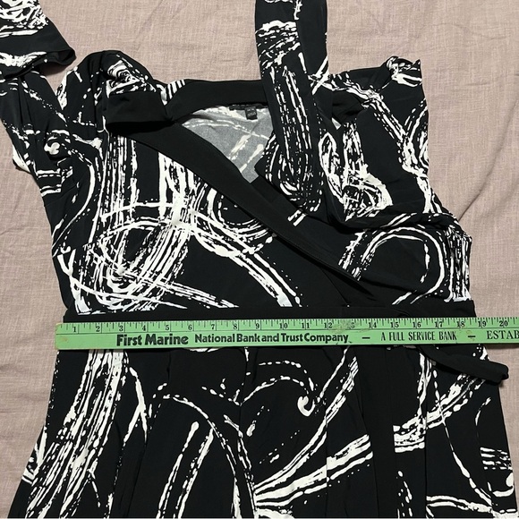 Lane Bryant Black and White Wrap Dress Size 14/16 stretch long sleeve tie front - Picture 6 of 6